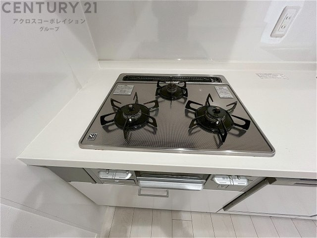 多数の調理器具を同時に使用でき、料理の効率化が可能。省エネで節約になり、様々な料理スタイルに適応できます。また、火力調整が独立しており、手入れや掃除もしやすく、今よりもっとお料理が楽しくなるかも。　