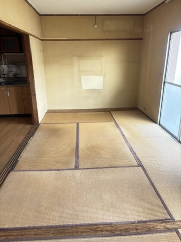 ダイニングとなりの6帖和室