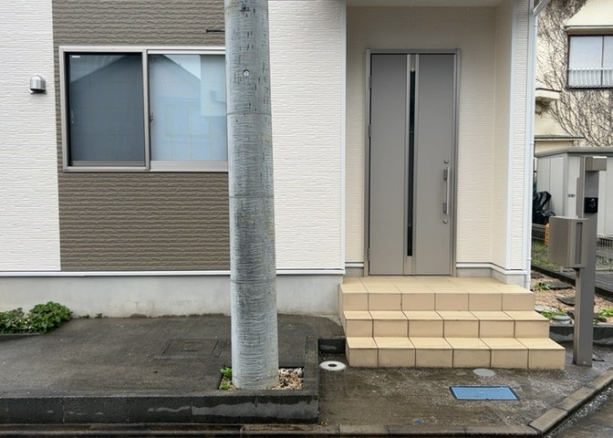木造住宅とは土台、壁、柱など建築物の強度を支える構造体の材に木が使用されている構造を指します。構造体は建物の自重を支えるだけではなく風圧や水圧、積裁荷重などあらゆる衝撃に耐えるための基礎です。