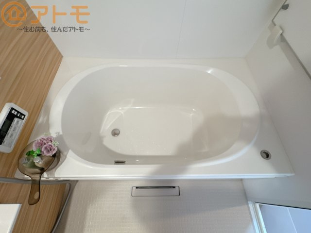ボタンひとつで湯張りの完了するオートバス！