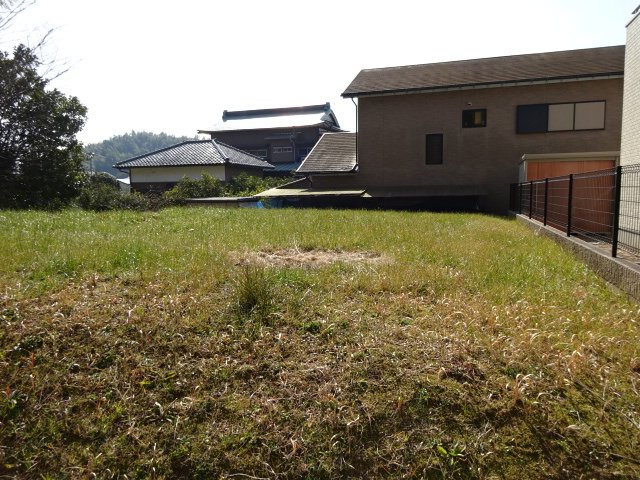 敷地約60坪！間取りの自由度良好♪　【建築条件なし】建築しやすい高台の整形地！　2階建ての住宅から眺める眺望は日々の疲れを癒します♪　閑静な住宅地に付き子育て環境も良好！　長浦駅まで徒歩約5分で便利！
