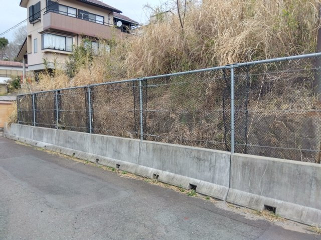 綺麗な整形地になっています。閑静な住宅地に位置しています。車通りが少なく騒音も気にならない穏やかな環境です。