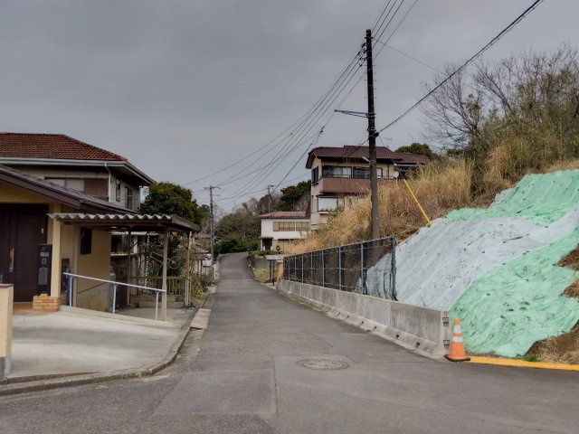 車で10分圏内にスーパー・ドラッグストア・コンビニがあります。周辺には日用品店や衣料品店もあります。