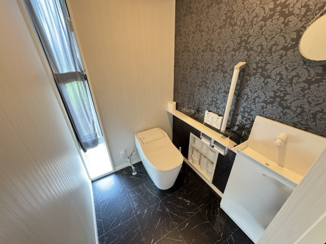 タンクレストイレで見た目スッキリ。　※画像には一部変更を加えている場合があります。