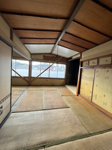 採光が入りやすい和室の一角です