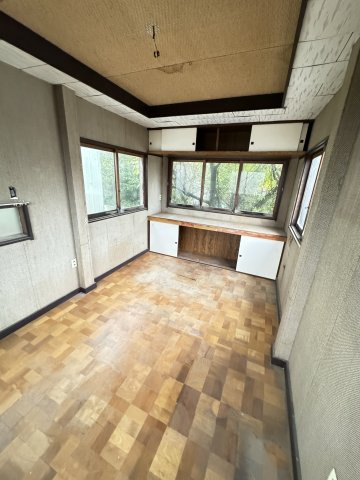 家具配置のしやすい形状の洋室です