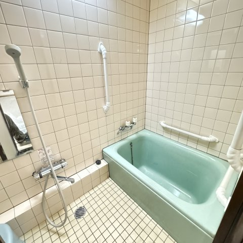 シンプルで手入れしやすい浴室