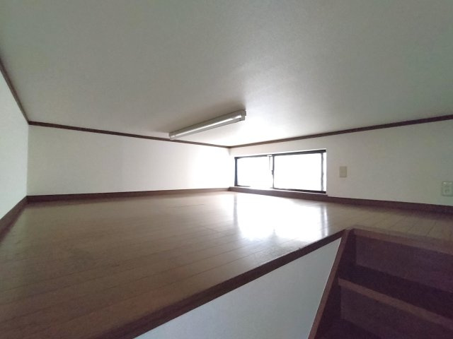 スキップフロア収納