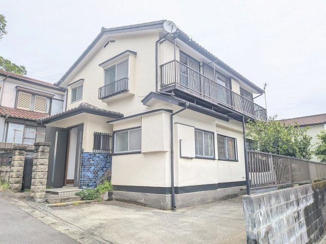 ～高尾駅徒歩13分　内装リフォーム中の戸建て　2台駐車可能～