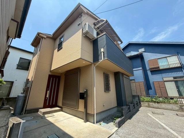 南東向きで陽当り良好！3LDK＋WIC！キッチン・洗面・浴室がまとまった水回り動線で、家事の移動もスムーズです！リビングを通って階段を上がる間取りで、自然と家族が顔を合わせる機会が増えます。