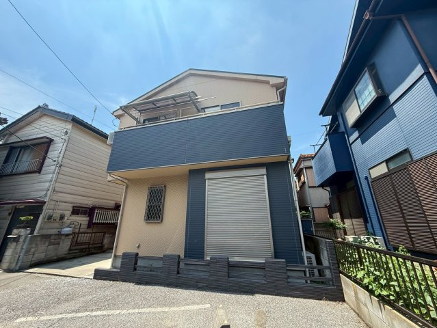 南東向きで陽当り良好！3LDK＋WIC！キッチン・洗面・浴室がまとまった水回り動線で、家事の移動もスムーズです！リビングを通って階段を上がる間取りで、自然と家族が顔を合わせる機会が増えます。