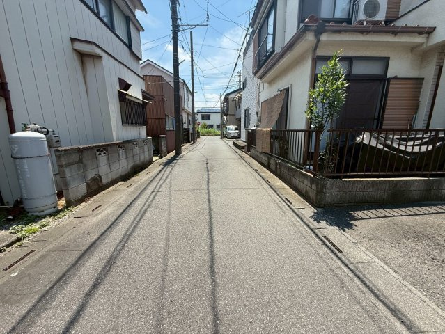 南東向きで陽当り良好！3LDK＋WIC！キッチン・洗面・浴室がまとまった水回り動線で、家事の移動もスムーズです！リビングを通って階段を上がる間取りで、自然と家族が顔を合わせる機会が増えます。