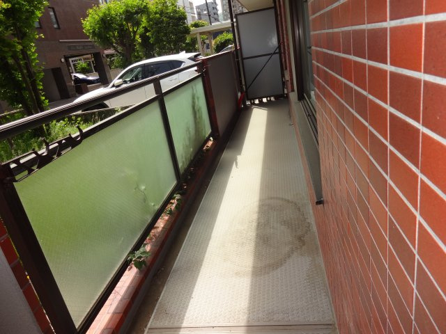 落ち着いた時間を過ごせるバルコニーです