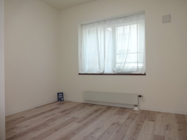 コンパクトで使いやすい洋室です