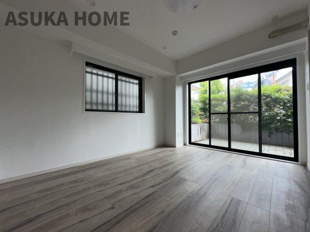 全居室窓があります。こちらのお部屋も明るい室内で居心地が良さそうですね。