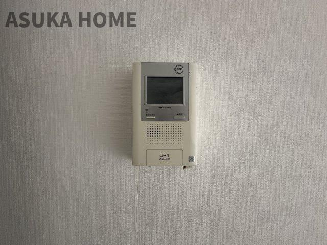 テレビモニター付きなので急な来客時やお子様のお留守番にも安心な設備ですね。