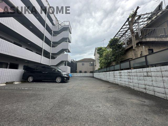 駐車場の空き状況については、その都度、確認いたしますのでお気軽にお聞きください。