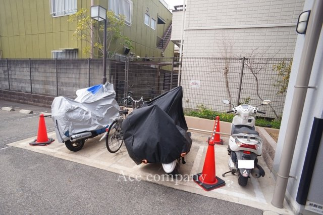 【バイク置き場】