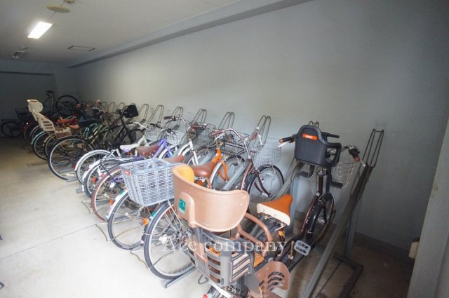 【屋内駐輪場】