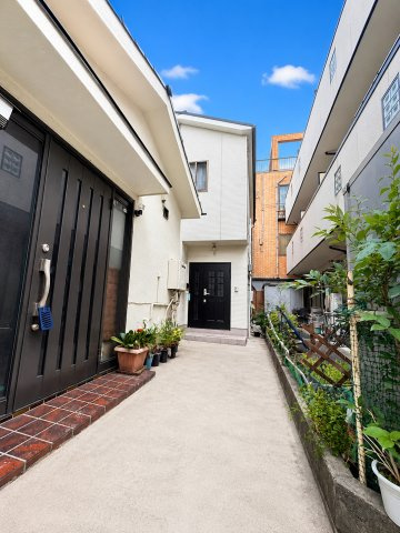 ◆直線的で美しいフォルムが際立つ外観。飽きのこないデザインで長く愛せる住まいです。　