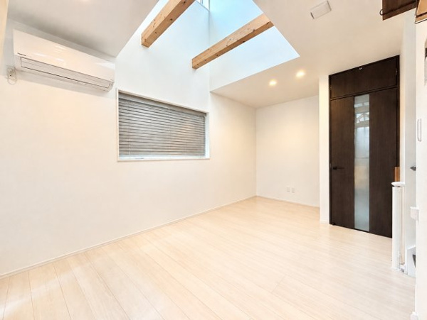 【松浜東町 2580万円の洋室】