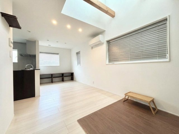 【松浜東町 2580万円のリビングダイニング】