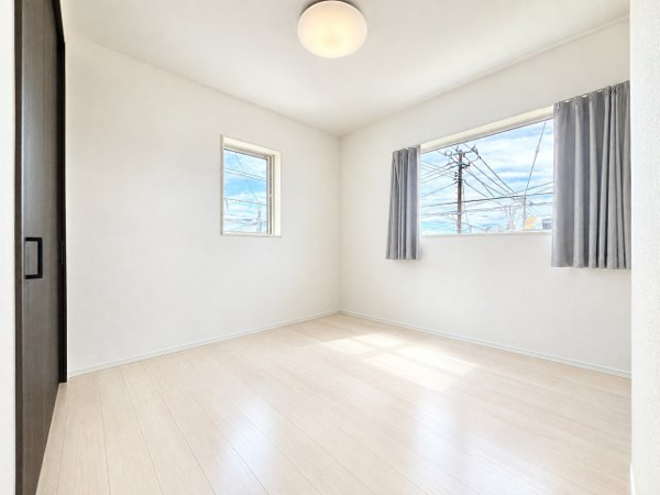 【松浜東町 2580万円の洋室】