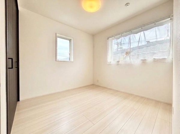 【松浜東町 2580万円の洋室】