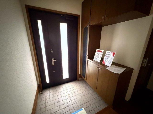 玄関ホールがスッキリ広々としていると帰る時も出ていく時も気持ちが良いものです！　