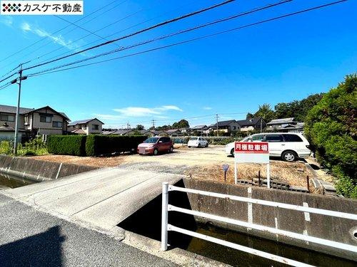 南東側から見た現地。周りに高い建物が無いので日当たり・通風良好です。