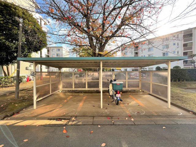 敷地内バイク置場です！