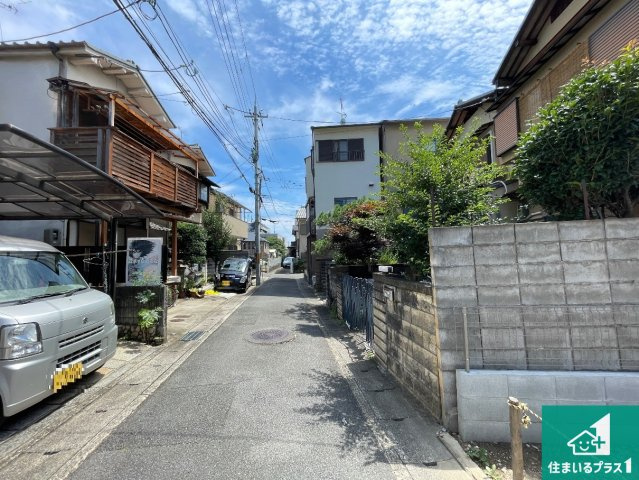 周辺は落ち着いた街並みの住宅地！子育てがしやすい住環境です！まだ未完成ですが、現地でしかわからない事もございます。是非一度ご覧ください。