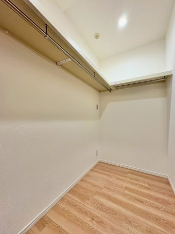 洋室　約7.1帖　大容量のウォークインクローゼットで衣類や小物をすっきり収納。