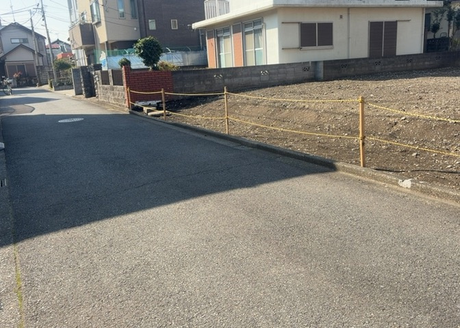 物件の詳細については、現地を見てわかること以外に、役所や法務局などで調べないとわからないことがあります。そのため、現地に行く場合は、もしこの物件を買ったらどのような生活ができるかをイメージしましょう。