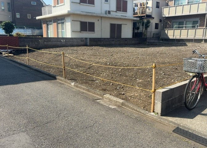 隣家の土地はどうなっているのか、生活利便施設が近くにあるのか、学校まで近いかなど、お客様のライフスタイルにあわせたイメージが重要です。また、近くにあると困る施設が近くにないかも確認するといいでしょう。