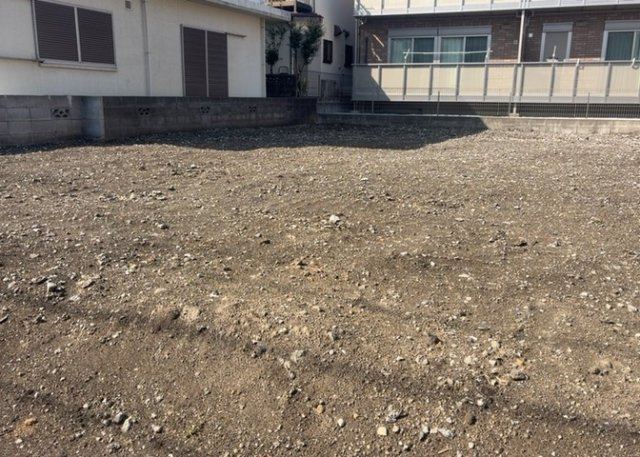 家を建てる前提で土地を探している場合、地盤の丈夫さは譲れない条件の一つです。地盤が脆弱だと追加工事が必要となります。また、過去に地盤沈下や液状化現象を起こした土地は、できるだけ避けた方がいいでしょう。