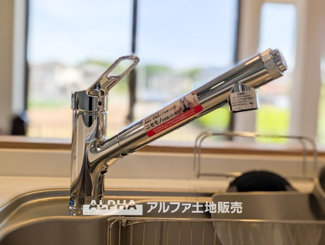 【Water　cleaner】　◆浄水器◆蛇口から流れ出すお水はクリーンでいつも楽しめます。また浄水器内臓シャワー混合栓なので場所取らずのスッキリとしたスタイルです。