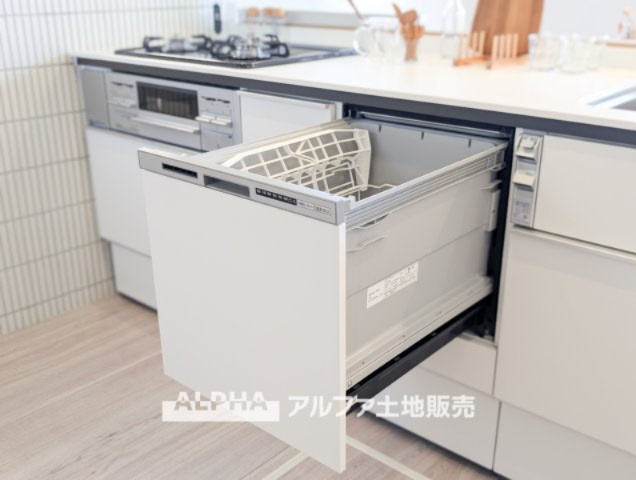 【Food　washing　machine】　◆食洗機◆家事の時間を短縮し、お子様との大切な時間をもっと楽しく。手荒れも防げて節水効果も高い、忙しい毎日に嬉しい人気の設備です。