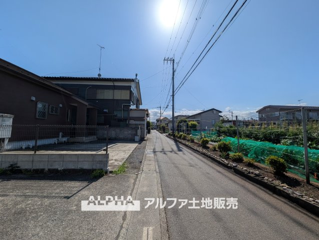 【House　of　the　Sun】　◆明るい家◆太陽の温かな光がお家全体を照らす。そこには目を輝かせ笑顔で見つめてくれる君がいて、「ただいま」の言葉がこだまする。そんな君の瞳に恋している。