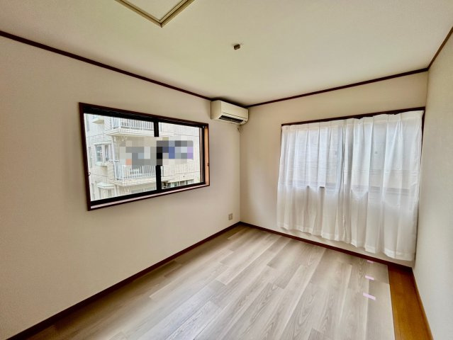 洋室6帖・屋根裏収納付き！お部屋がすっきり片付きます。