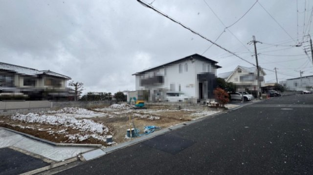 南西側・幅員約7.1ｍ道路で、採光・通風良好！見通しがよく、車の出し入れもラクラクです。（2026年2月8日撮影）