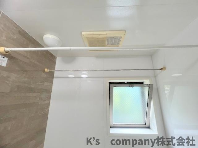 長雨の続く時期のお洗濯物の悩みを解消できる浴室乾燥機付き◇