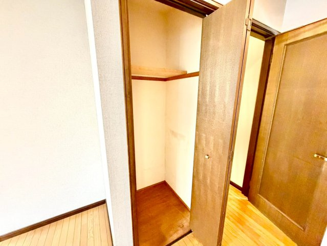 2階の洋室の収納♪