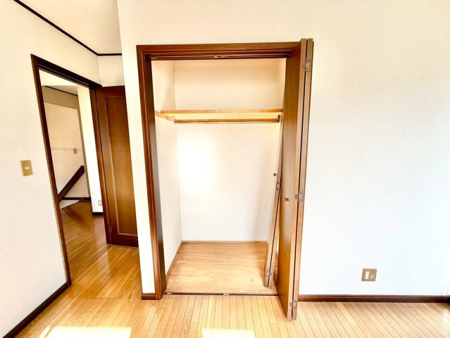 2階の洋室の収納♪