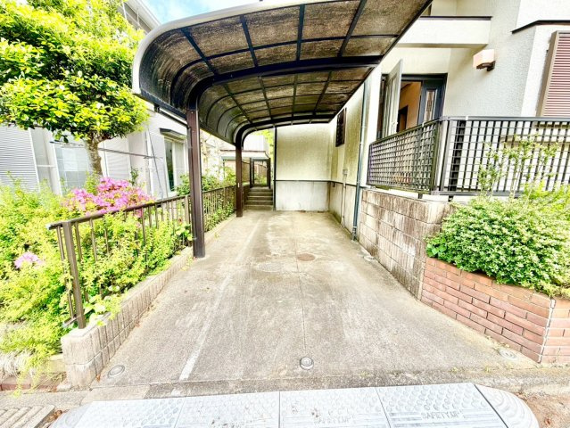カーポート付きの駐車場1台分☆