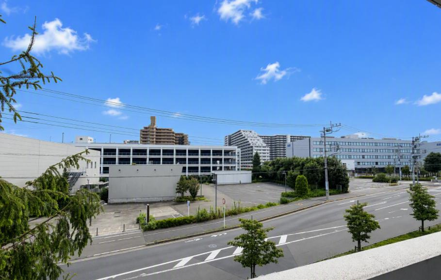 南向きの明るいバルコニーです。