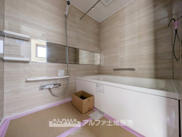 【Water　heater】　◆給湯器◆追い炊き機能付きで、いつでも心地よい温度のお風呂に。家族それぞれの時間に合わせて、ゆったりとくつろげます。　※工事中