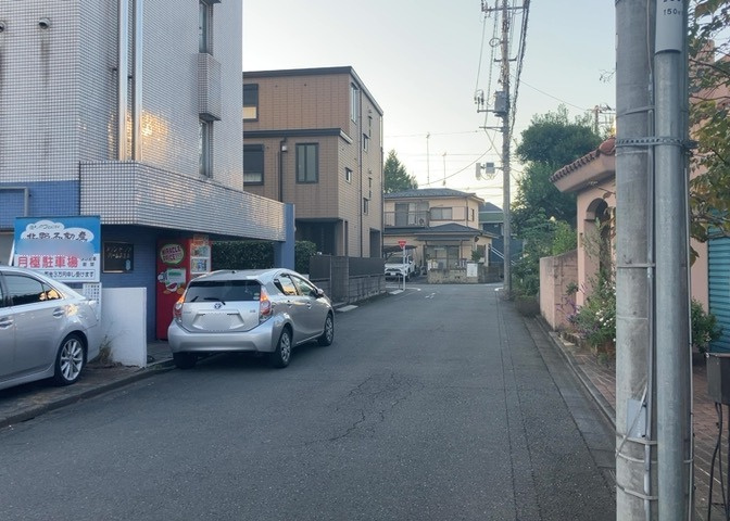 隣家の土地はどうなっているのか、生活利便施設が近くにあるのか、学校まで近いかなど、お客様のライフスタイルにあわせたイメージが重要です。また、近くにあると困る施設が近くにないかも確認するといいでしょう。