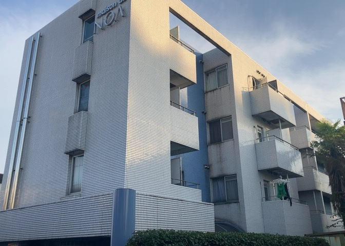 ＲＣ造、Reinforced　Concreteは直訳すると補強されたコンクリートです。主に柱や梁・床・壁が鉄筋とコンクリートで構成おり、鉄筋を組んだ型枠にコンクリートを流し込んで固めたものを指します。