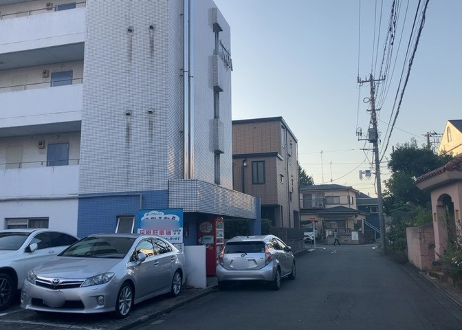 外観はマンション管理がされているかの目安になります。築年数が古いと、壁面は劣化してひび割れが生じることも！建物が古びていても細かいところが修繕されていると、きちんと管理されているなぁと感じるでしょう。